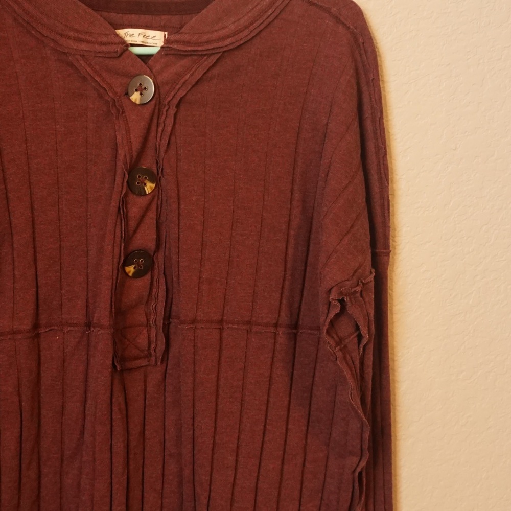 Free People casual button up blouse. Size medium. Mahogany color. Comfy.